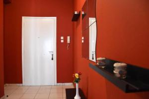 Ένα μπάνιο στο Colourful Apartment in AthensCity 1min from Subway