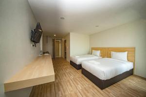Ένα ή περισσότερα κρεβάτια σε δωμάτιο στο The charlotte smart hotel lopburi