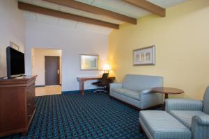 Телевизор и/или развлекательный центр в Travelodge by Wyndham Wytheville