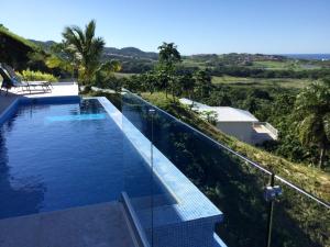 Kolam renang di atau di dekat Stunning Turquoise Views From This 2 Bedroom, 2 Bath Home,,,
