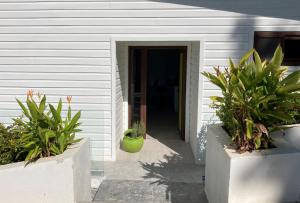 Galeri foto Stunning Turquoise Views From This 2 Bedroom, 2 Bath Home,,, di French Harbor