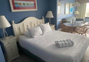 Postel nebo postele na pokoji v ubytování Ocean Club Resort Myrtle Beach a Ramada by Wyndham