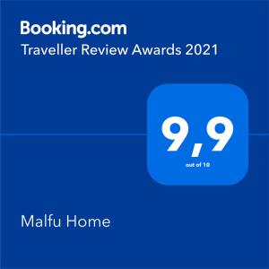 Captura de pantalla de un teléfono móvil con los premios de revisión de textos de viajero en Malfu Home en Las Palmas de Gran Canaria