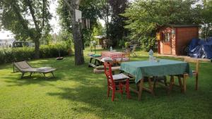 a table and chairs in a yard with a picnic table at La Luna nel Parco in Fano