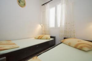 Posteľ alebo postele v izbe v ubytovaní Seafront Apartment Dana