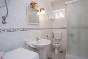 Kúpeľňa v ubytovaní Seafront Apartment Dana