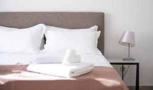 Łóżko lub łóżka w pokoju w obiekcie Bella Apartments Zaton