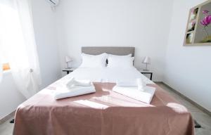 Łóżko lub łóżka w pokoju w obiekcie Bella Apartments Zaton