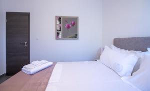Łóżko lub łóżka w pokoju w obiekcie Bella Apartments Zaton