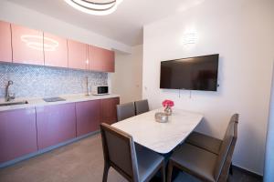 Kuchnia lub aneks kuchenny w obiekcie Bella Apartments Zaton