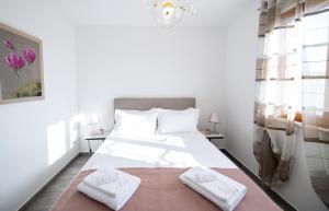 Łóżko lub łóżka w pokoju w obiekcie Bella Apartments Zaton