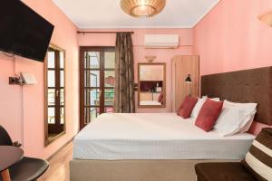 A bed or beds in a room at Manina Superior Apartment