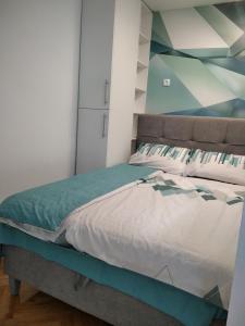 Ένα ή περισσότερα κρεβάτια σε δωμάτιο στο Apartman Lana