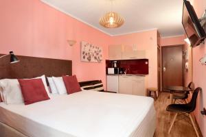 A kitchen or kitchenette at Manina Superior Apartment