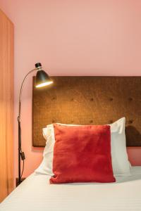 A bed or beds in a room at Manina Superior Apartment