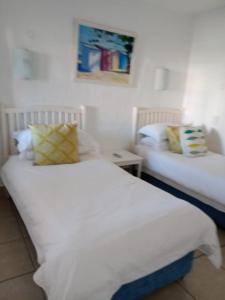 Giường trong phòng chung tại Kaliva 312 @ Club Mykonos