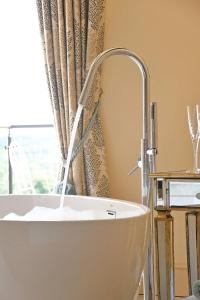 Bilik mandi di Horseshoe House +49 gambar