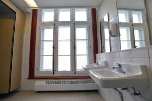 a bathroom with two sinks and a large window at Auberge Internationale de Quebec in Quebec City