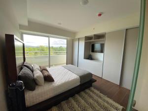 En eller flere senge i et værelse på Cozy apartment near to Costa Rica Airport