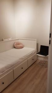 a white bed with a pillow on it in a room at Apartament Verona in Lublin