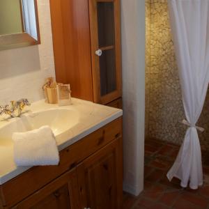 Bilik mandi di LILLEVANG APARTMENTs