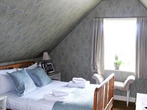 Postel nebo postele na pokoji v ubytování One Holyrood Hotel & Cafe + 81 fotografií