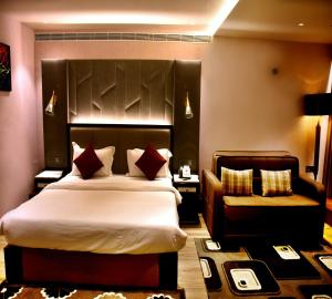 Hotel Palazzo Prime tesisinde bir odada yatak veya yataklar