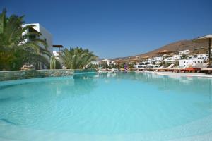 Bazen u ili blizu objekta Corali Beach Hotel