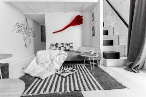 A bed or beds in a room at Almudena Modern & luxury space near Plaza Mayor