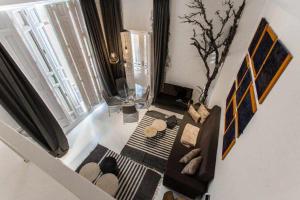 A seating area at Almudena Modern & luxury space near Plaza Mayor