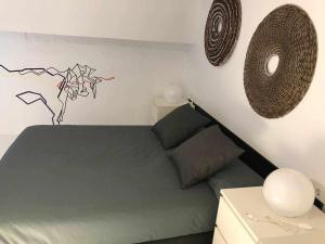 A bed or beds in a room at Almudena Modern & luxury space near Plaza Mayor