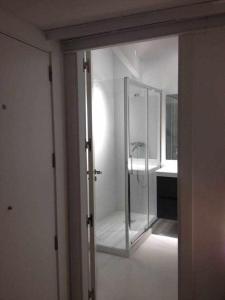 Koupelna v ubytování Belén Modern & luxury space near Plaza Mayor + 15 fotografií