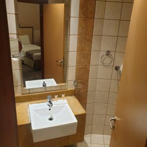Al Massa Hotel Makkah tesisinde bir banyo