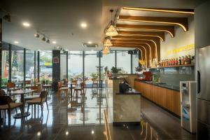Ресторан / где поесть в Mermaid Seaview Apartment Vung Tau