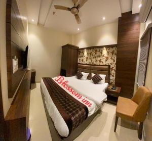 Кровать или кровати в номере Hotel Blossom Inn