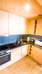 Kuchyň nebo kuchyňský kout v ubytování Hotel Central Résidence