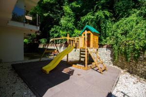Zona de joacă pentru copii de la Xendala Panzió