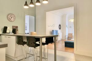 a kitchen with a table and chairs in a room at #J0 The sweet Jaurès in Grenoble