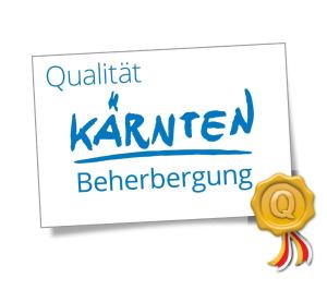 una señal de un karmenen Beehring con una medalla de oro en Almhotel Kärnten en Sonnenalpe Nassfeld