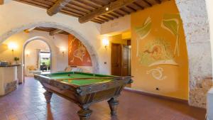 a pool table in the middle of a room at FONTE CANNELLA 12&4, Emma Villas in Manciano