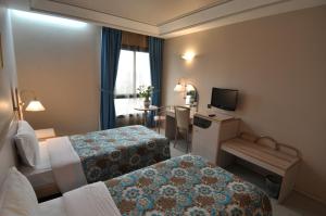 Postel nebo postele na pokoji v ubytování Hôtel Wassim
