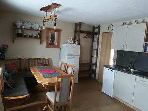 Kuchyň nebo kuchyňský kout v ubytování Apartmány Dana