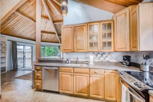 a kitchen with wooden cabinets and a wooden ceiling at Kona Paradise in Kailua-Kona