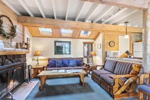 Posezení v ubytování Ranch Cabin #38