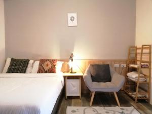A bed or beds in a room at See U Tainan Apartment