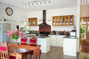 
A kitchen or kitchenette at Twyford
