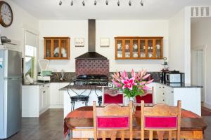 
A kitchen or kitchenette at Twyford
