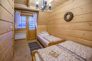 Posteľ alebo postele v izbe v ubytovaní Sun&Ski Maciejówka