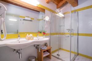 Koupelna v ubytování Palazzo Lodron Bertelli. Dimora Storica & Spa