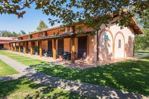 Budova, kde se aparthotel nachází + 37 fotografií